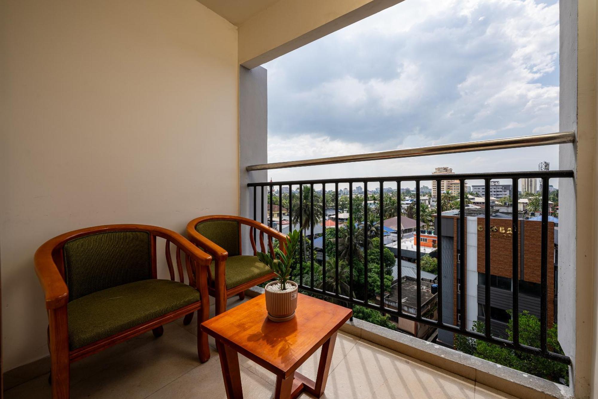 Cj Grande By Jesway Hotels & Resorts Kochi Ngoại thất bức ảnh